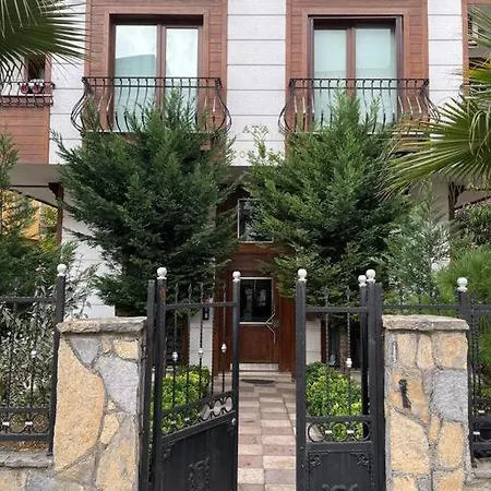 Sehrin Merkezinde Otoparkli Bina *